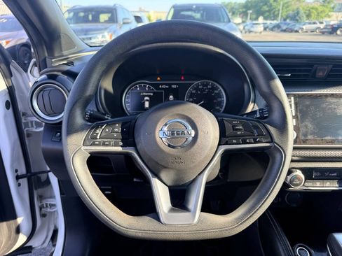 Used 2018 Nissan Kicks SV FWD image 15