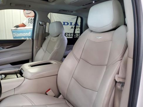 Used 2020 Cadillac Escalade Luxury AWD/4WD image 19