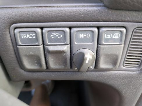 Used 1999 Volvo V70 FWD image 19