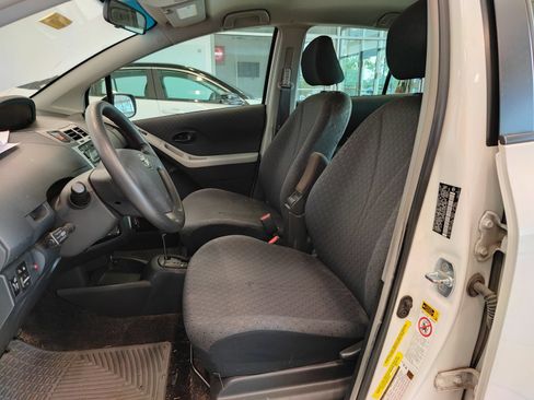 Used 2009 Toyota Yaris 4-Door Hatchback FWD image 9