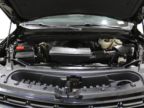 Used 2022 Chevrolet Suburban RST w/ Luxury Package image 44