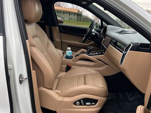 Used 2021 Porsche Cayenne Coupe image 13