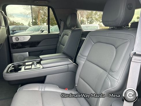 Used 2019 Lincoln Navigator Reserve image 13