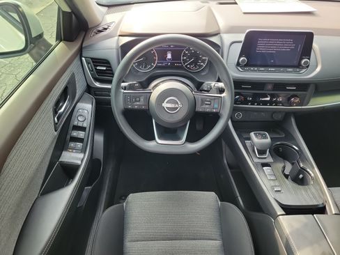 Certified 2023 Nissan Rogue SV FWD image 15