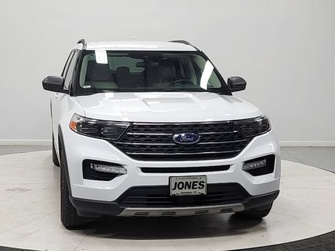 Used 2023 Ford Explorer XLT w/ Equipment Group 202A RWD image 2