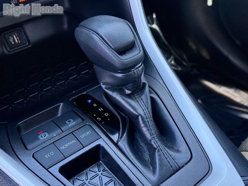 Used 2025 Toyota RAV4 XLE image 24