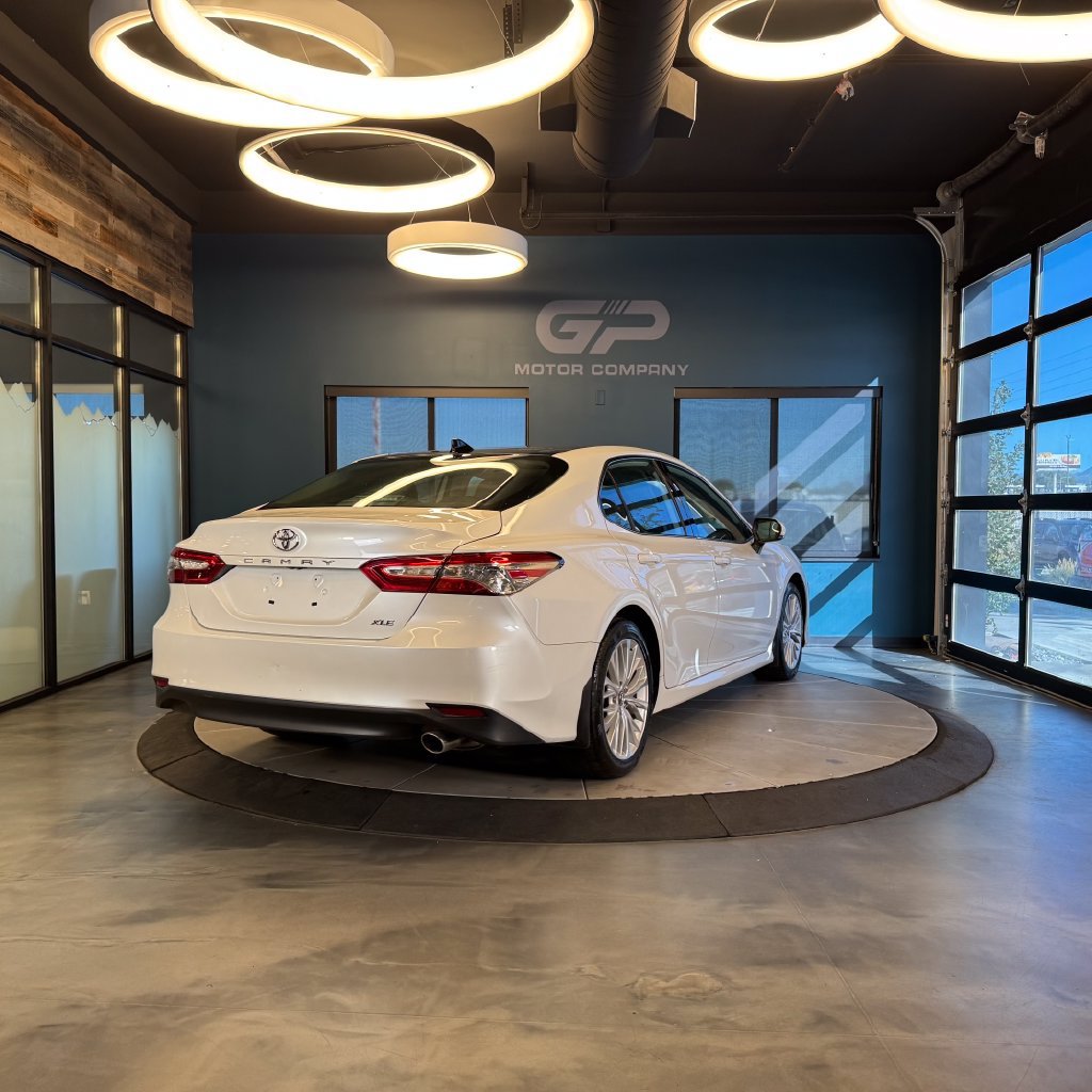 Used 2019 Toyota Camry XLE w/ Navigation Package FWD image 3