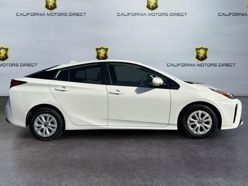 Used 2020 Toyota Prius LE image 6