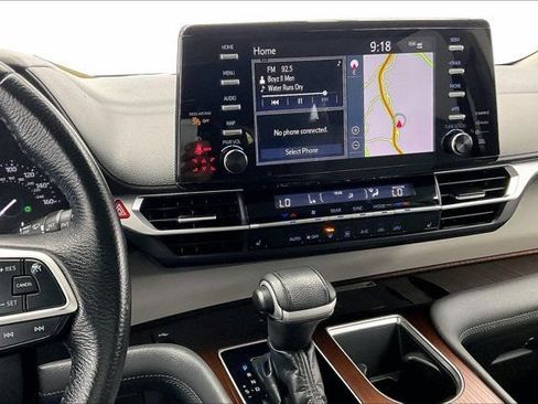 Used 2022 Toyota Sienna XLE w/ XLE Plus Package FWD image 5