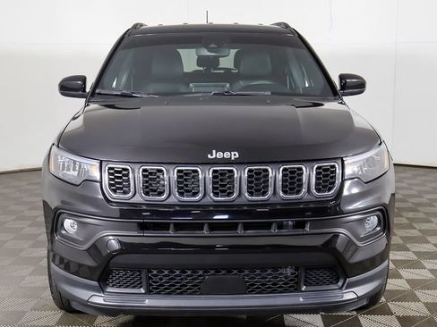Used 2025 Jeep Compass Latitude AWD/4WD image 11