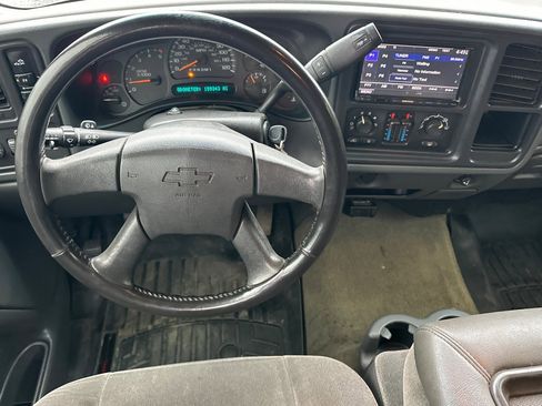 Used 2006 Chevrolet Silverado 2500 LT w/ Heavy-Duty Power Package image 14