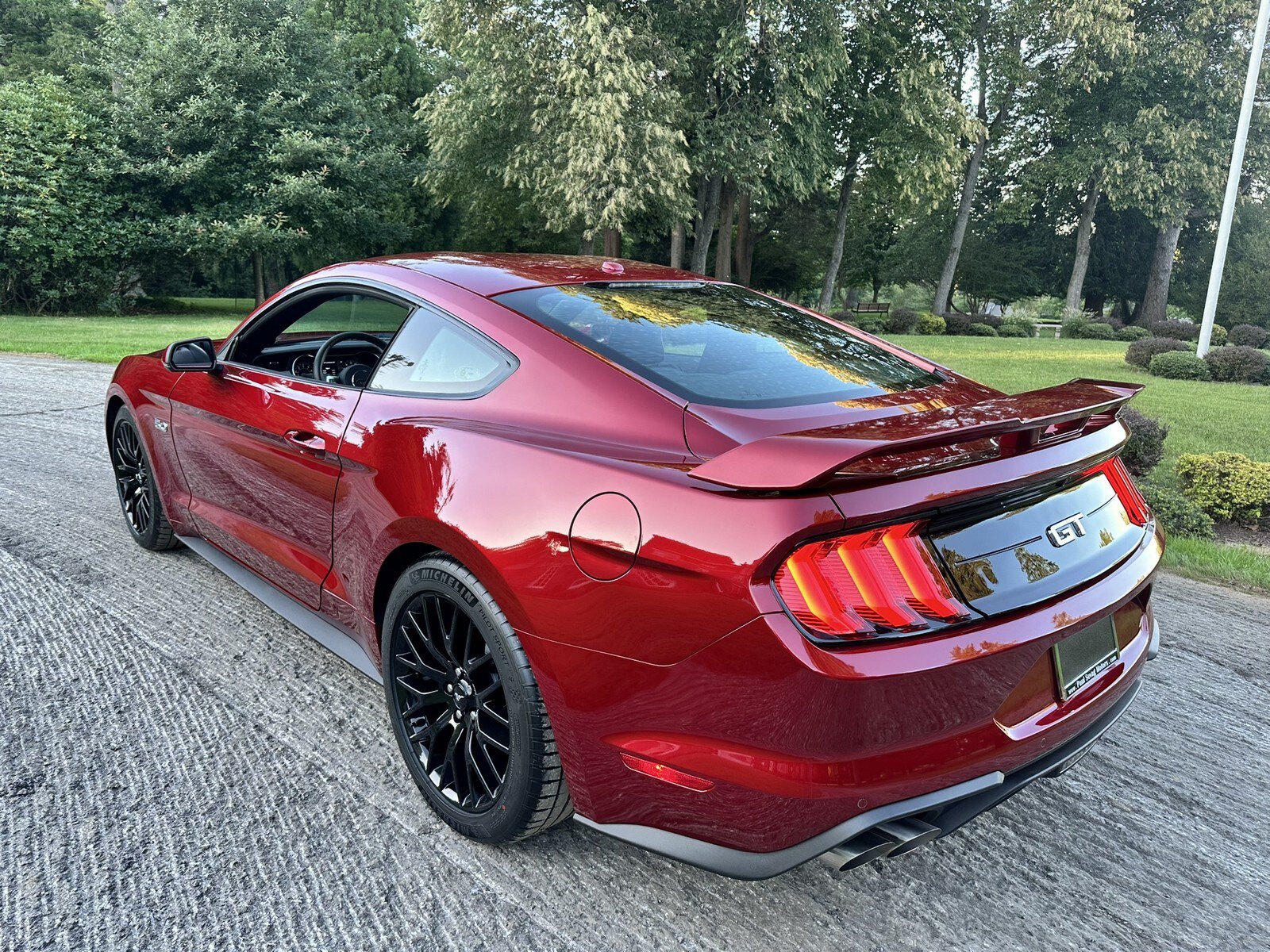 Used 2019 Ford Mustang GT Premium w/ GT Performance Package RWD image 8