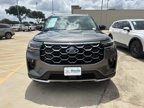Used 2025 Ford Explorer Platinum w/ Ultimate Package AWD/4WD image 3