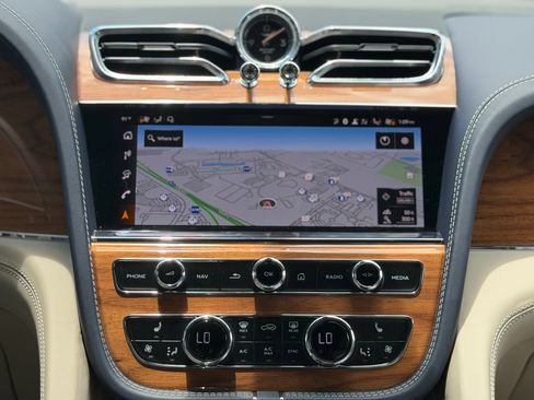 New 2026 Bentley Bentayga AWD/4WD image 25