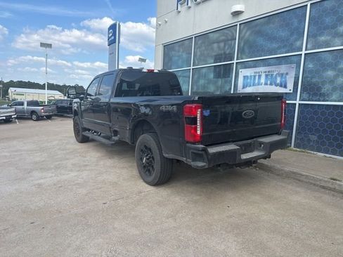 Used 2025 Ford F250 Lariat w/ Black Appearance Package image 5