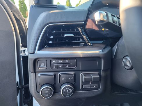 New 2026 Chevrolet Suburban High Country image 28