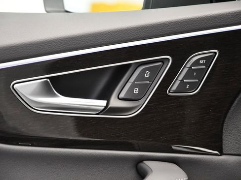 Used 2025 Audi Q7 3.0T Premium Plus w/ Premium Plus Package image 33