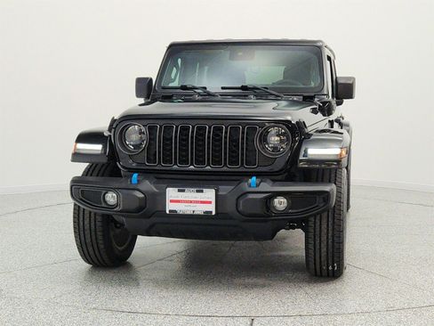 Used 2024 Jeep Wrangler Unlimited w/ Convenience Group AWD/4WD image 2