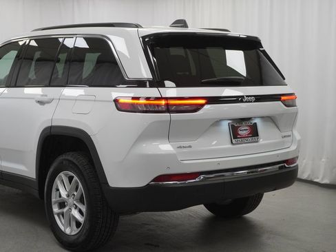 Certified 2025 Jeep Grand Cherokee Laredo X AWD/4WD image 13