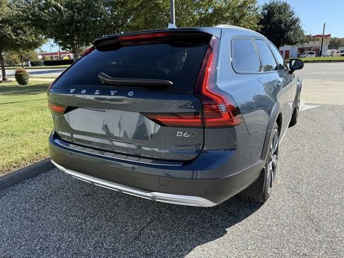 Certified 2024 Volvo V90 B6 Cross Country Ultimate image 9