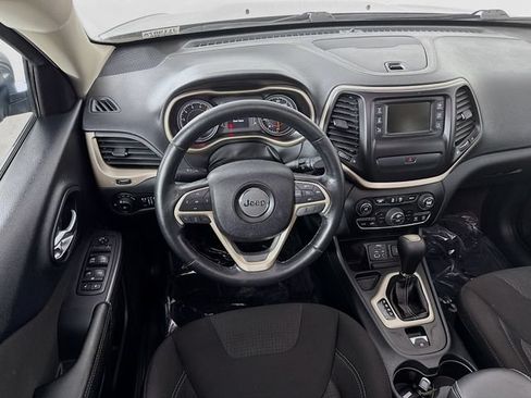 Used 2016 Jeep Cherokee Latitude w/ Comfort/Convenience Group FWD image 21