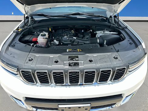 Used 2023 Jeep Grand Cherokee L Laredo RWD image 28