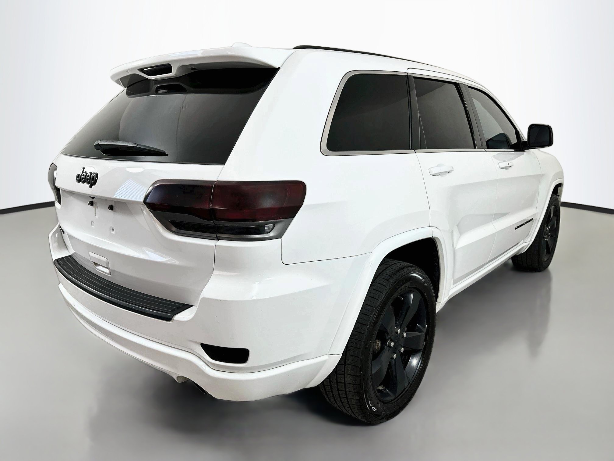 Used 2014 Jeep Grand Cherokee Altitude AWD/4WD image 7