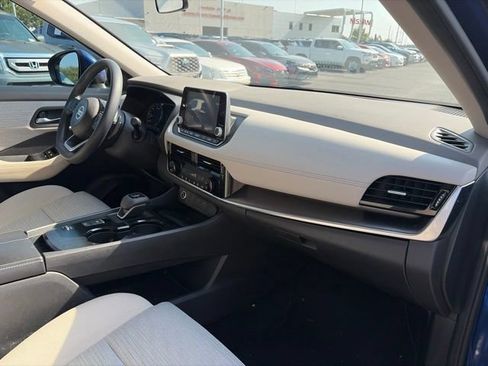 Used 2021 Nissan Rogue SV FWD image 11