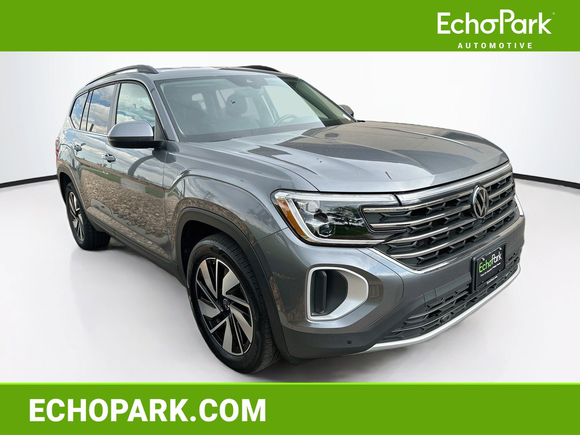 Used 2025 Volkswagen Atlas SE AWD/4WD image 1