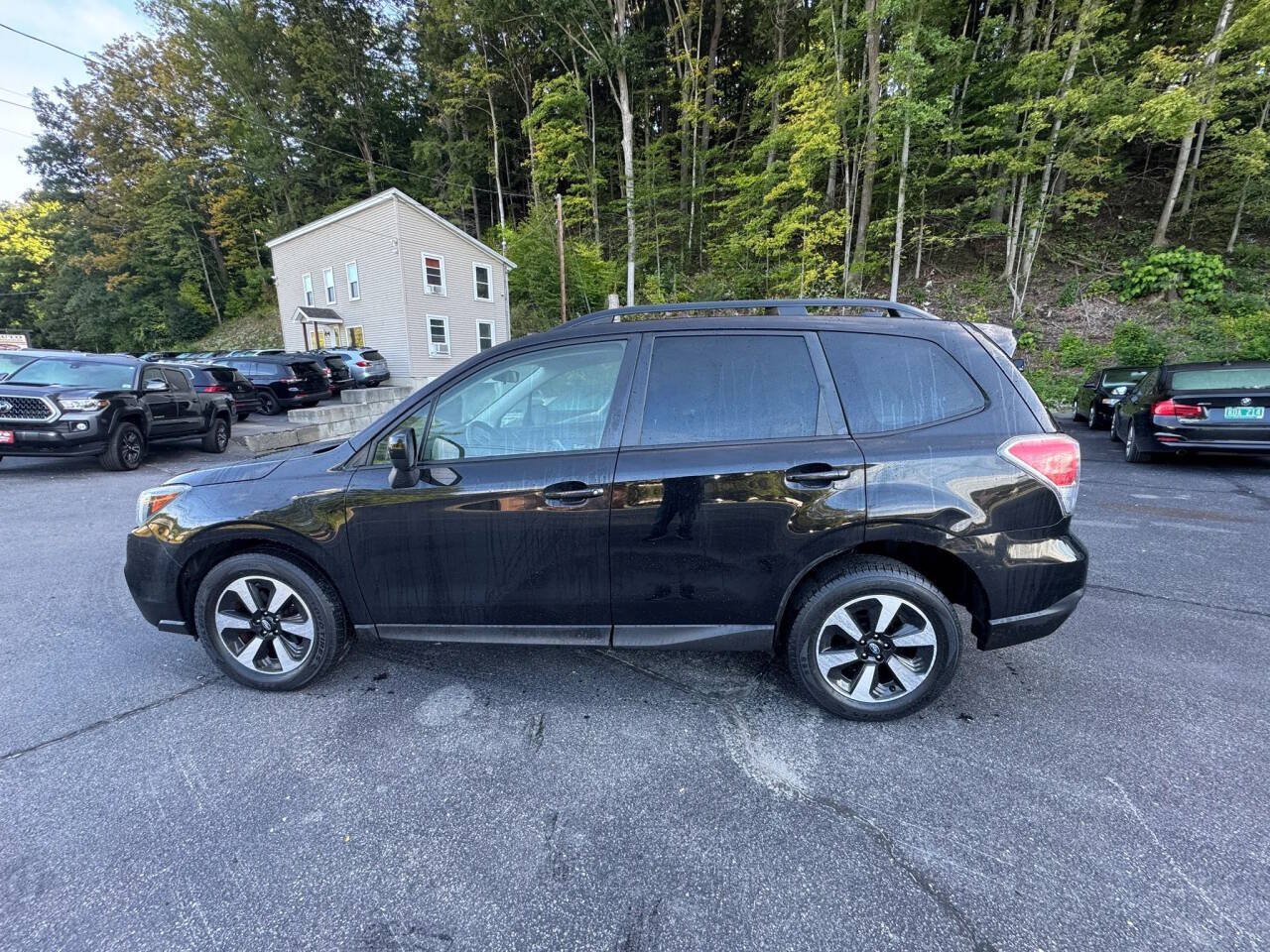 Used 2017 Subaru Forester 2.5i Premium w/ All-Weather Package AWD/4WD image 5