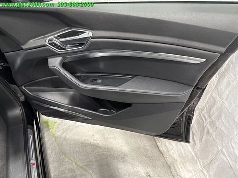 Used 2021 Audi e-tron Premium Plus image 26