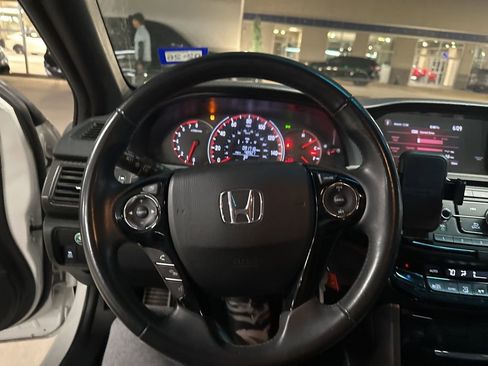 Used 2017 Honda Accord Sport image 8