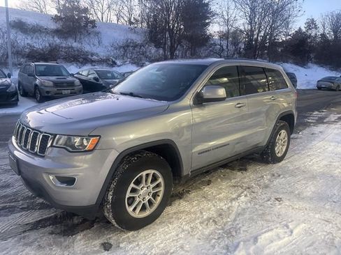 Used 2018 Jeep Grand Cherokee Laredo image 3