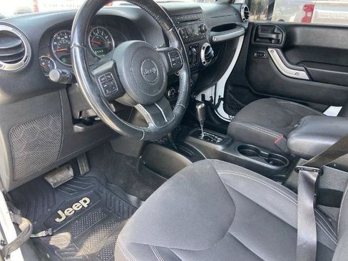 Used 2018 Jeep Wrangler Unlimited Sahara w/ Connectivity Group AWD/4WD image 6