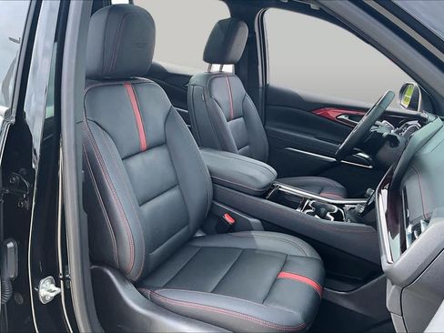 Used 2025 Chevrolet Traverse RS w/ LPO, Floor Liner Package FWD image 8
