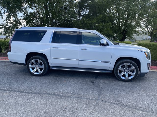 Used 2017 Cadillac Escalade ESV Luxury AWD/4WD image 2