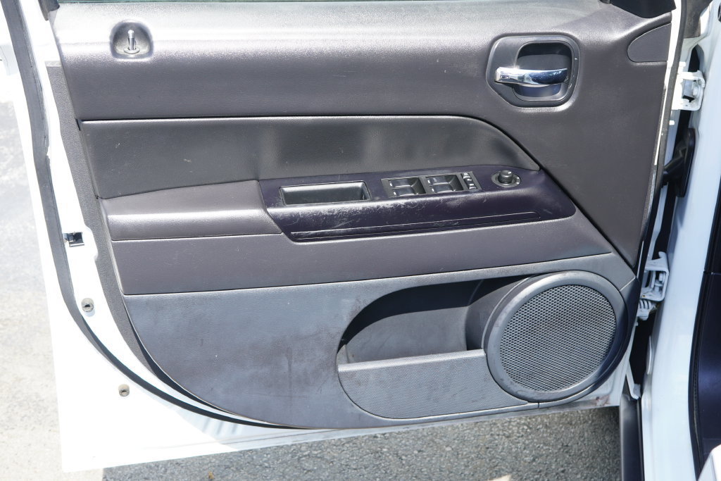 Used 2015 Jeep Patriot Sport w/ Power Value Group FWD image 8