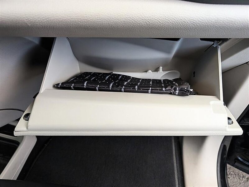 Used 2024 Chrysler Pacifica Limited FWD image 31