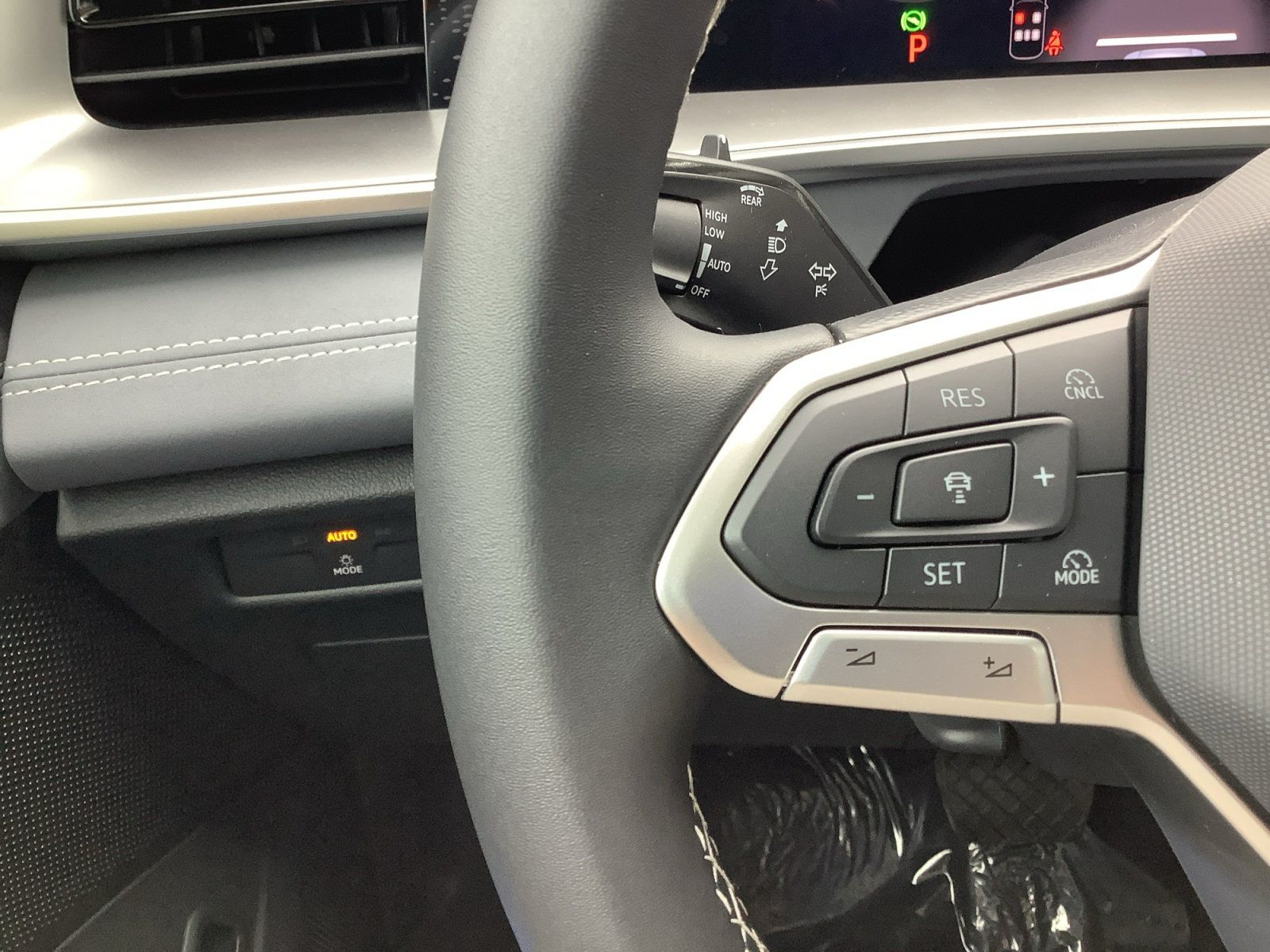 New 2026 Volkswagen Tiguan SE FWD image 24