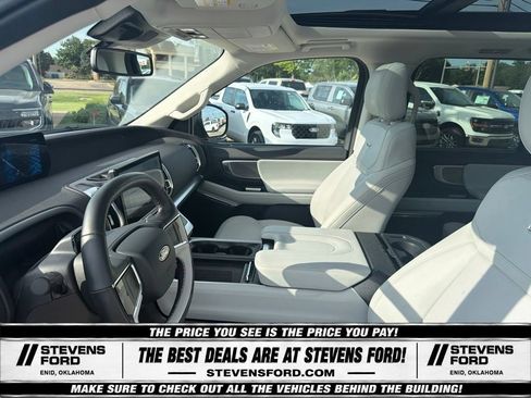Used 2025 Ford Expedition Platinum w/ Driver's Package AWD/4WD image 22