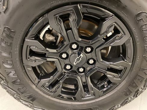 Used 2023 Chevrolet Silverado 1500 ZR2 w/ Technology Package image 25