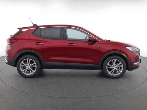 Used 2022 Buick Encore GX Preferred w/ Cold Weather Comfort Package FWD image 2