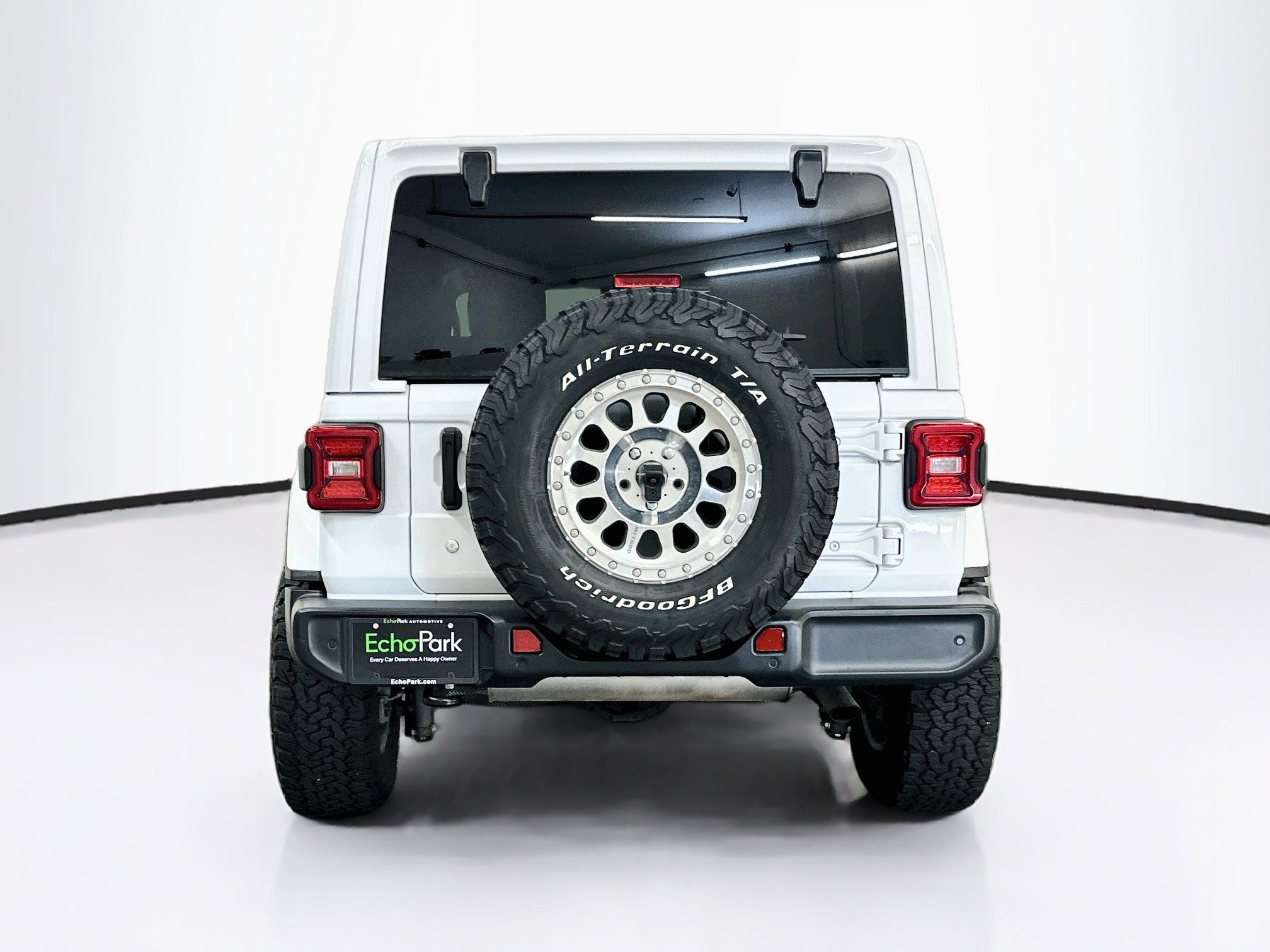 Used 2018 Jeep Wrangler Unlimited Sahara AWD/4WD image 7