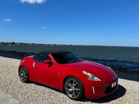 Used 2015 Nissan 370Z Touring Sport image 15