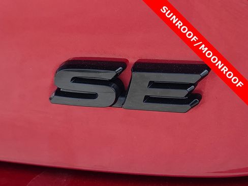 Used 2025 Toyota Camry SE w/ Convenience Package FWD image 8