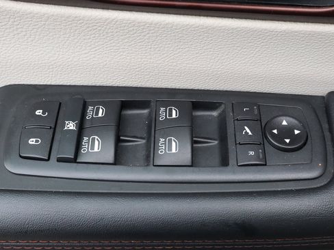 Used 2020 Chrysler Pacifica Limited image 14