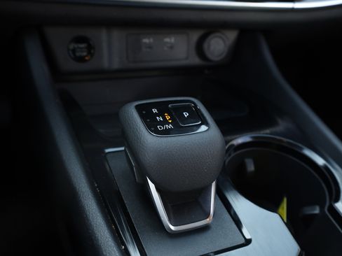 Used 2024 Nissan Rogue SV image 7