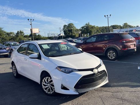 Used 2019 Toyota Corolla LE image 9