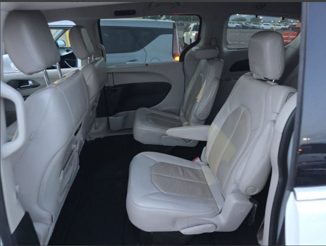 Used 2021 Chrysler Pacifica Touring-L FWD image 10