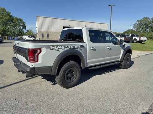 Used 2017 Ford F150 Raptor w/ Equipment Group 802A Luxury AWD/4WD image 4